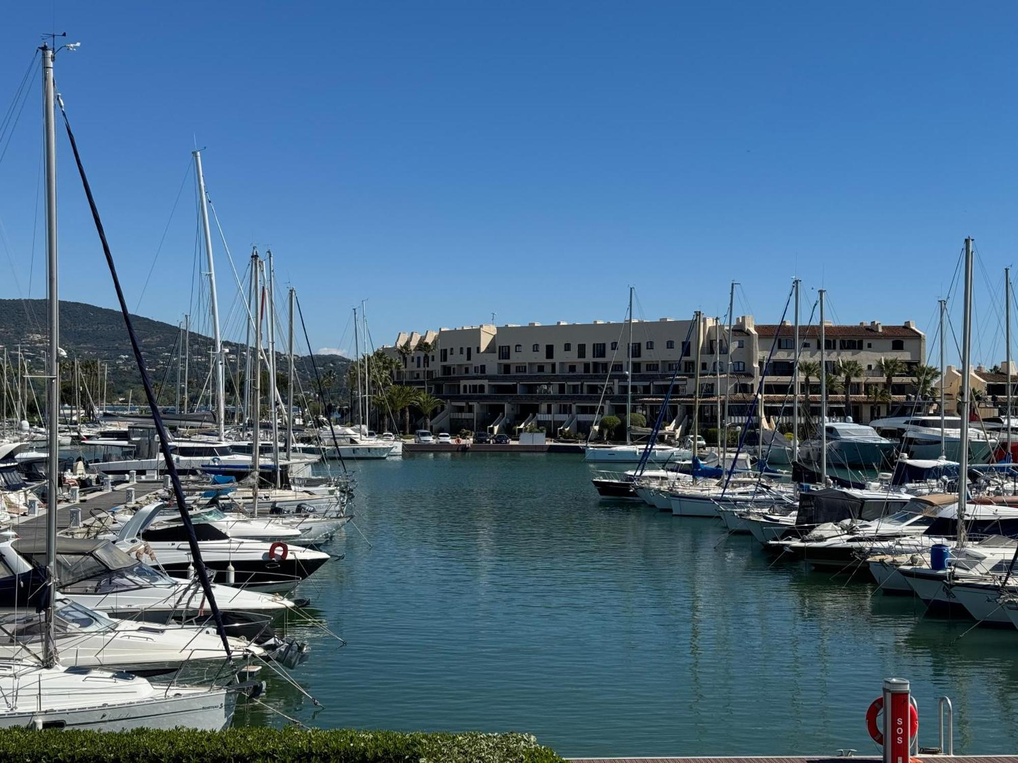 Apartamento Les Marines De Cogolin Exterior foto